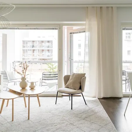 Iso Aurinkoinen Parveke Ja Hyvaet Yhteydet Lägenhet Helsingfors Exteriör bild